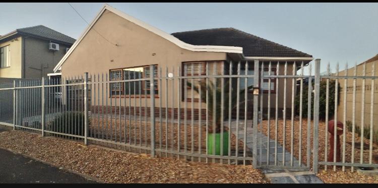 3 Bedroom Property for Sale in Chrismar Western Cape